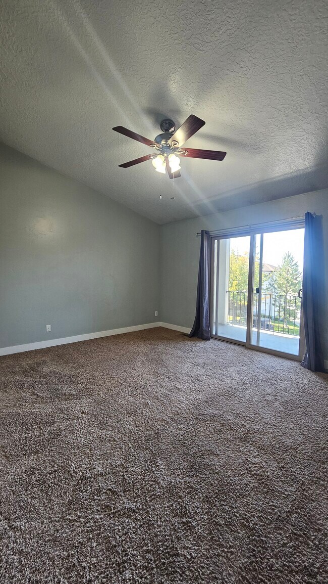 Building Photo - 2718 N Elm Dr