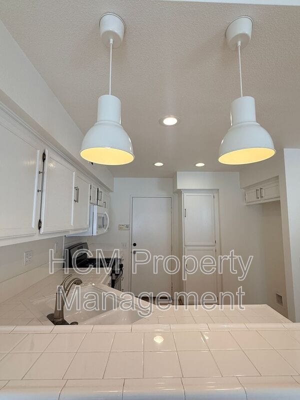 Building Photo - 22 Carlsbad Ln