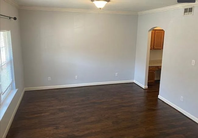 Building Photo - 553 Rosedale Ave