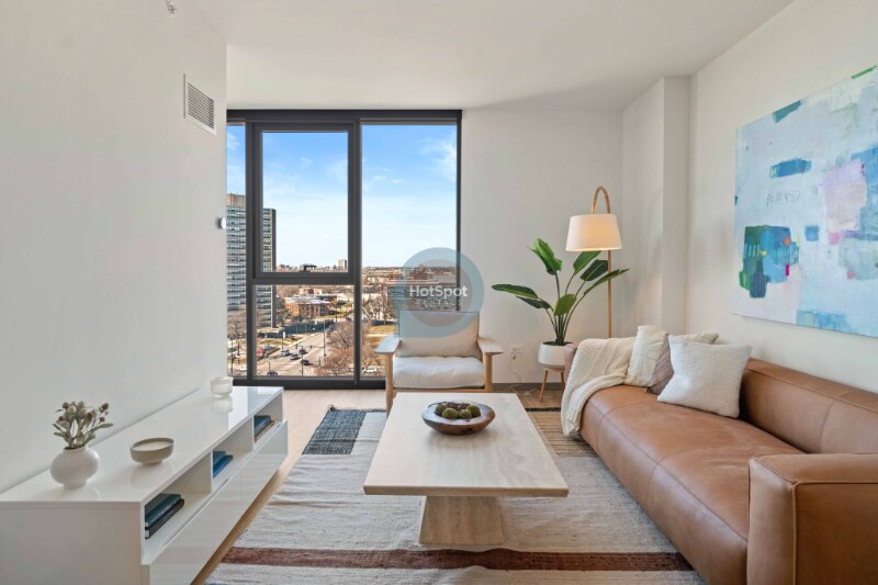 Building Photo - 1960 W Ogden Ave