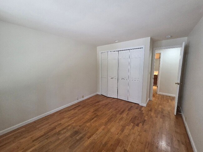 Building Photo - Private 4 Bedroom / 2.5 Bath Bridle Trails Acerage Property