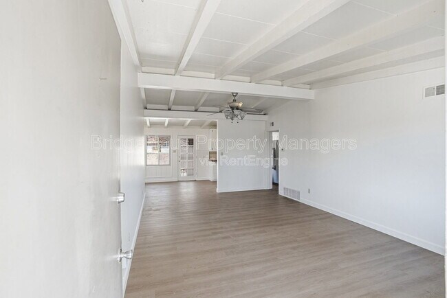 Building Photo - 7562 Zemco Dr