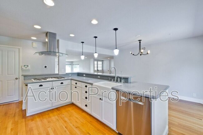 Building Photo - 1549 Alisal Ave