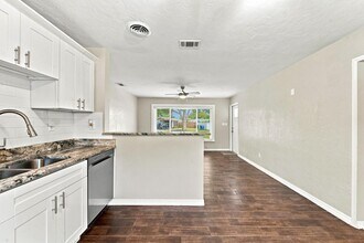 Building Photo - 7235 Orpine Dr N