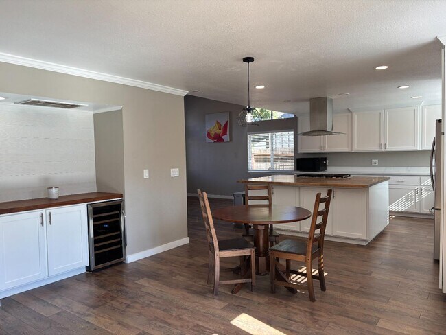 Building Photo - 430 Inverness Way