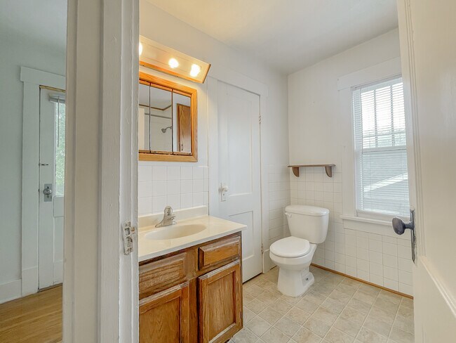 Building Photo - 1255 S 25th St