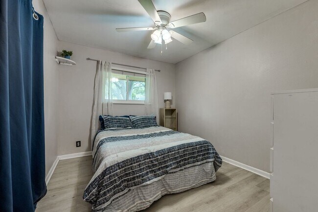 Building Photo - 3002 Stardust Dr
