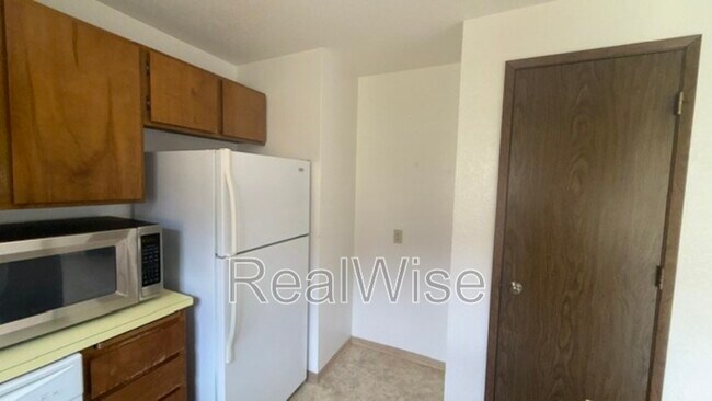Building Photo - 1132 NE Barager Ave