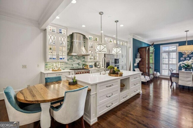 Building Photo - 9026 Riverbend Manor