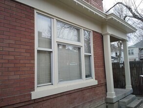 Building Photo - 320 S Reeves Ter