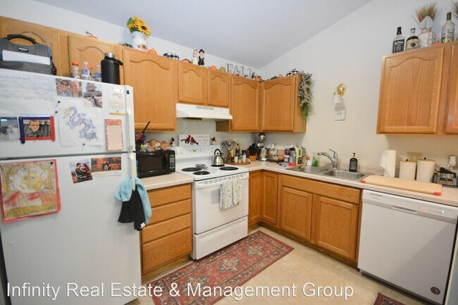 Building Photo - 2 br, 1 bath House - 1824 Deerhaven Ln NE # 3