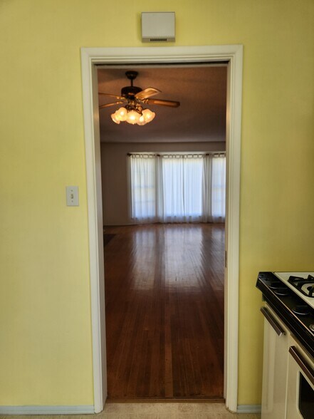 Dining room off kichen - 1107 Florida St