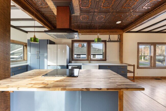 Building Photo - 3 Bedroom, 2.5 Bathroom CUSTOM HOME