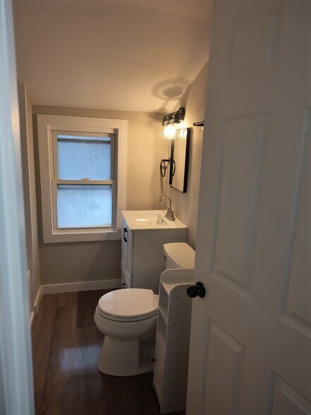 Building Photo - 1612 Parker Dr