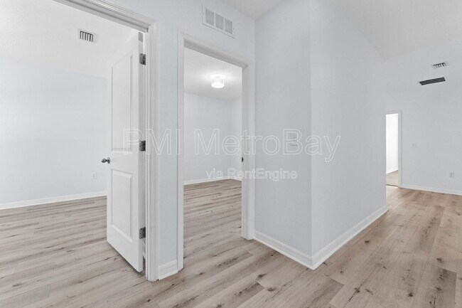 Building Photo - 105 Lacewing Pl