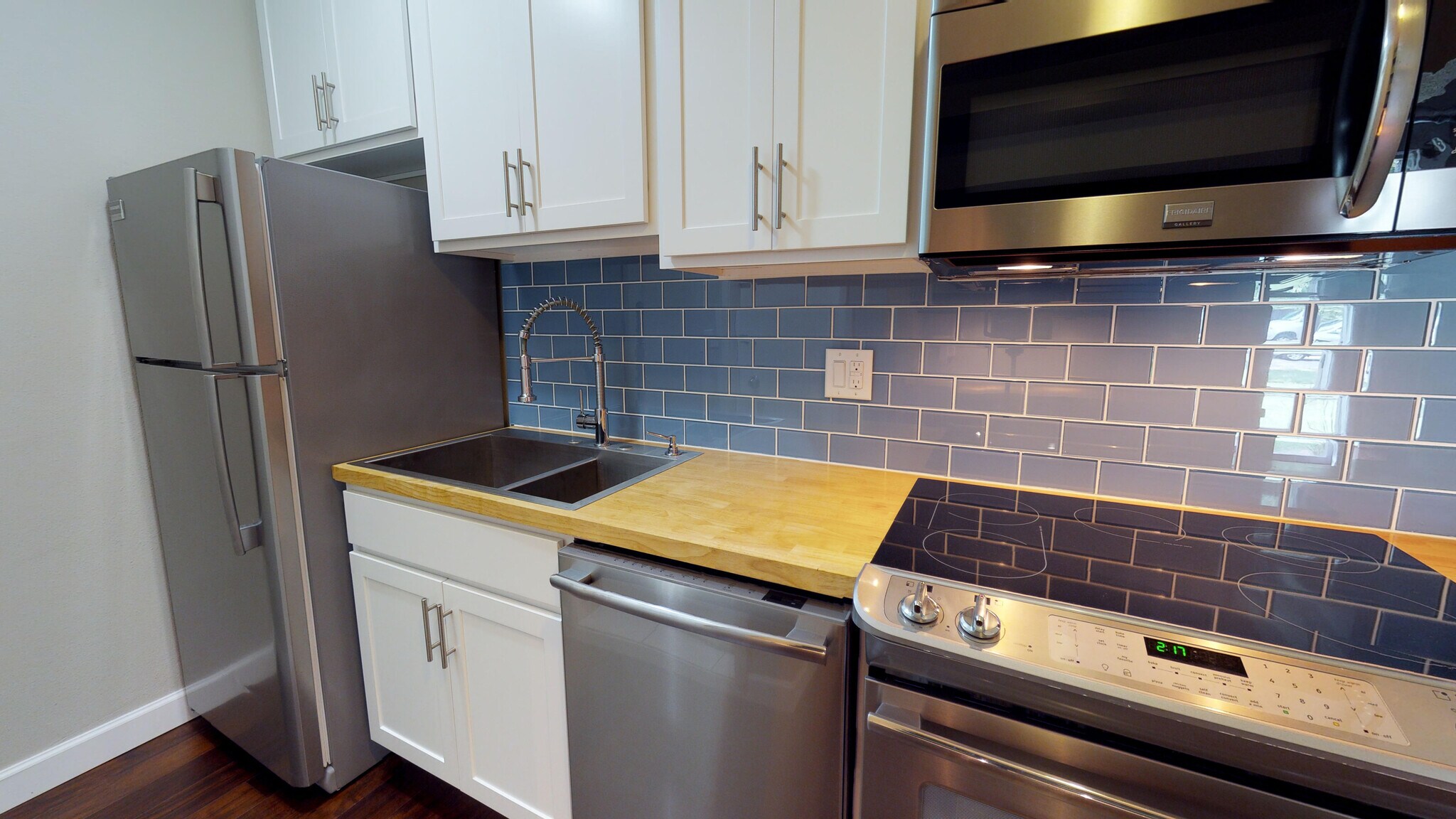 Stainless steel appliances - 675 S University Blvd