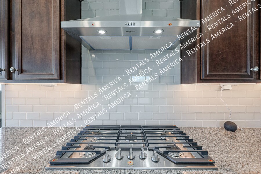 Building Photo - 5610 N 90th Dr
