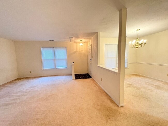 Building Photo - 3 BED / 2 BATH SINGLE FAMILY