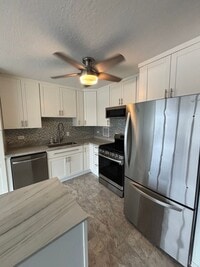 Building Photo - Executive Ocean Views, Fresh Interior