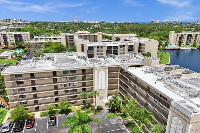 Building Photo - 12 Royal Palm Way
