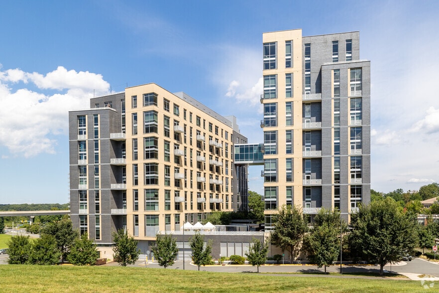 Primary Photo - Kingston at McLean Crossing