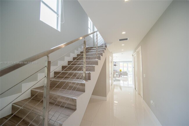 Building Photo - 3651 SW 26th St