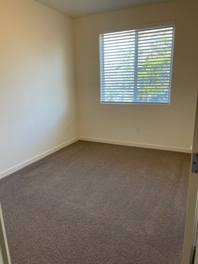 Building Photo - Coming Soon! Beautiful Townhome!