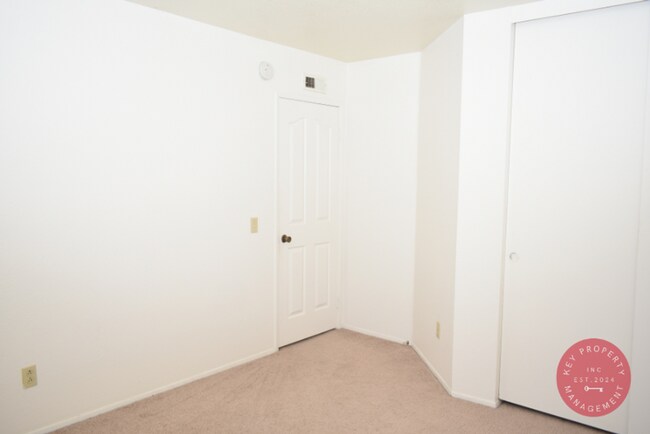 Building Photo - For Rent – Spacious 3 Bedroom, 2.5 Bath Ho...
