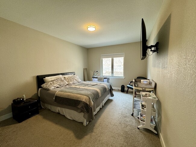 Building Photo - 6859 Surrey Trail