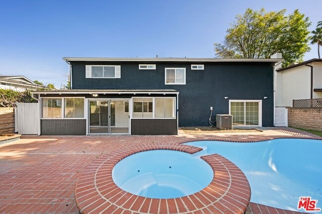 Building Photo - 6257 Lindley Ave