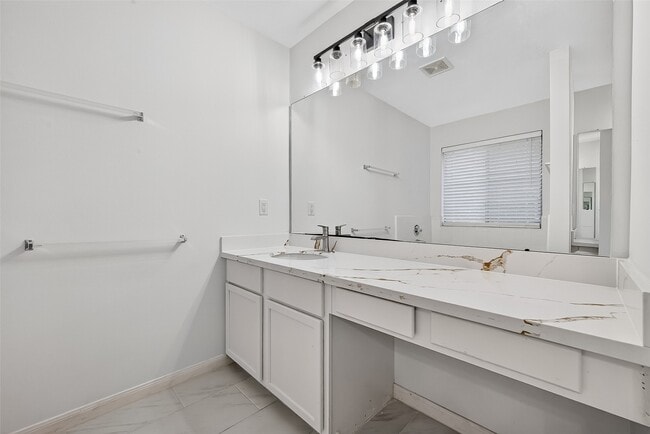 Building Photo - 8366 Golf Green Cir