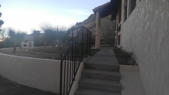 Building Photo - 1545 Montezuma Cir