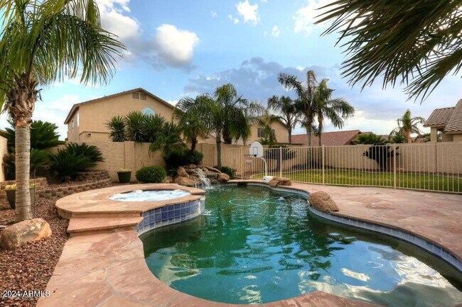 Building Photo - 7931 W Rose Garden Ln