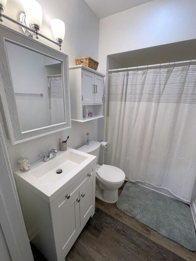 Building Photo - 1608/10 Hoyt St.
