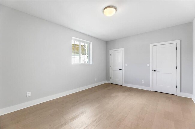 Building Photo - 2035 Parkside Ln