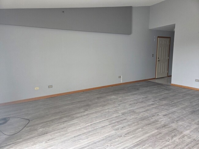 Building Photo - 1028 Ashley Ct N