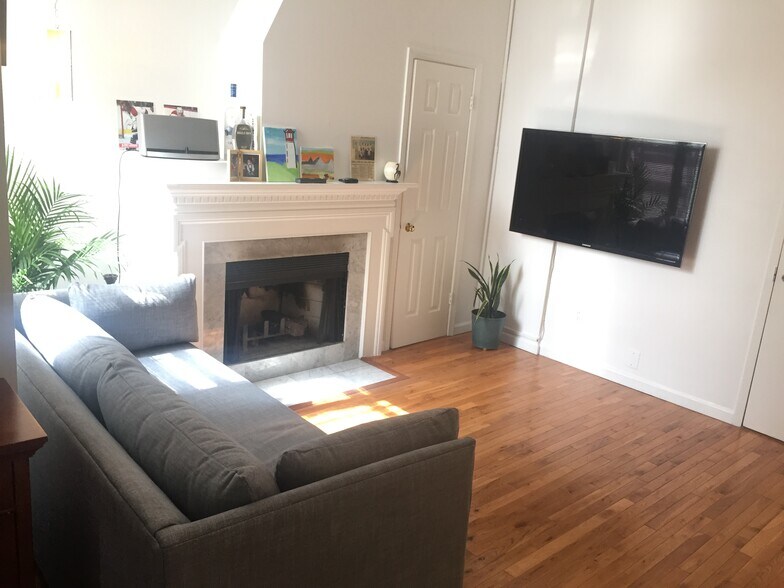 Building Photo - 1932 Calvert St NW