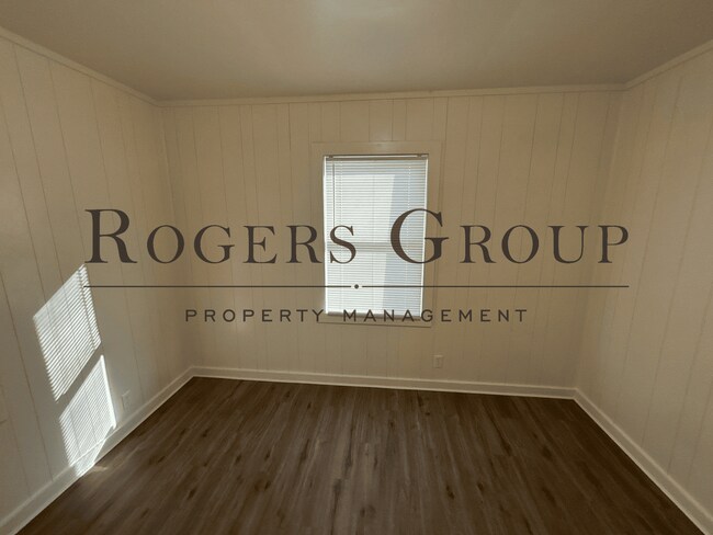 Building Photo - 836 Lamb St