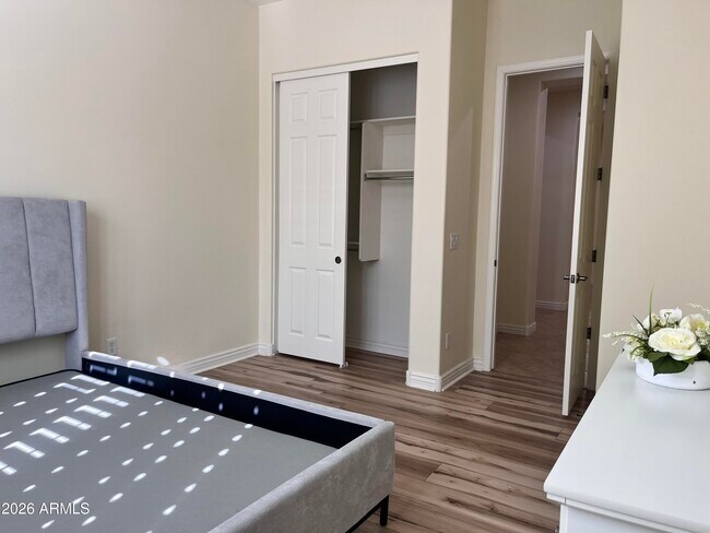 Building Photo - 2208 E Indian Wells Dr