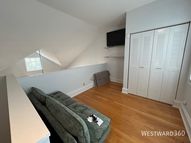 Building Photo - 1801 W Winnemac Ave