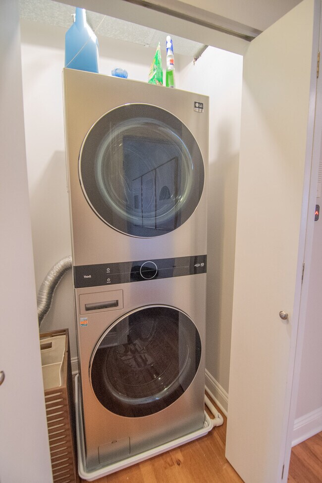 Building Photo - 5811 N Winthrop Ave