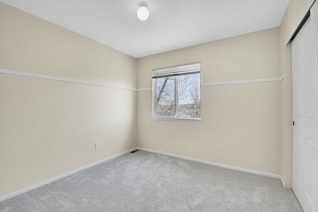 Building Photo - 3 bedroom, 2 bath home with 2 car garage in Highlands Ranch