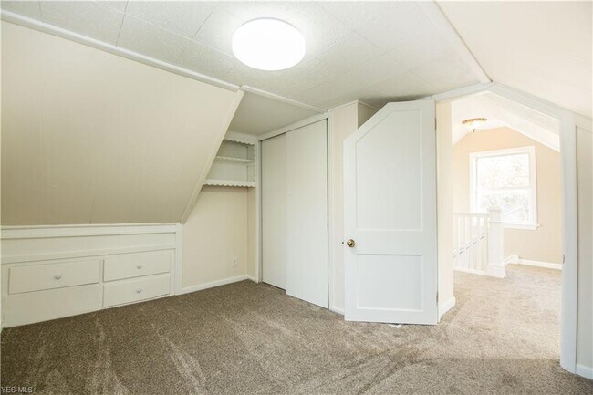 Building Photo - 1061 Orchard Ave