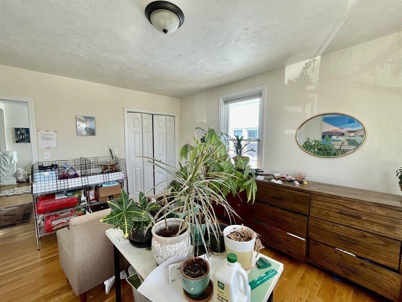 Building Photo - 401 Columbia St