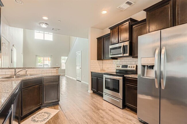 Building Photo - 516 E Slaughter Ln