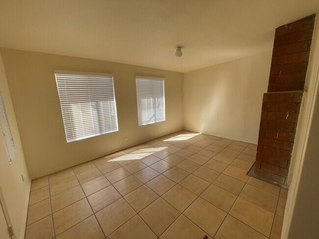 Building Photo - Hesperia-Refurbished- 3 Bedrooms, 2 Bathro...