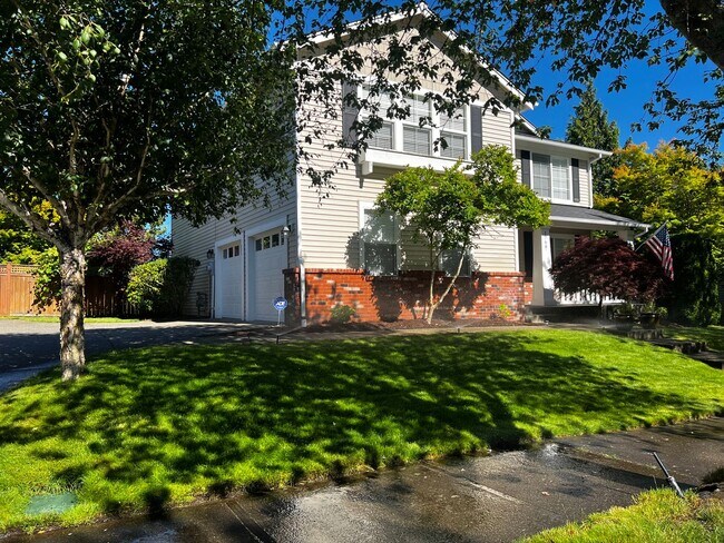Building Photo - Dupont 4 bedroom plus loft home