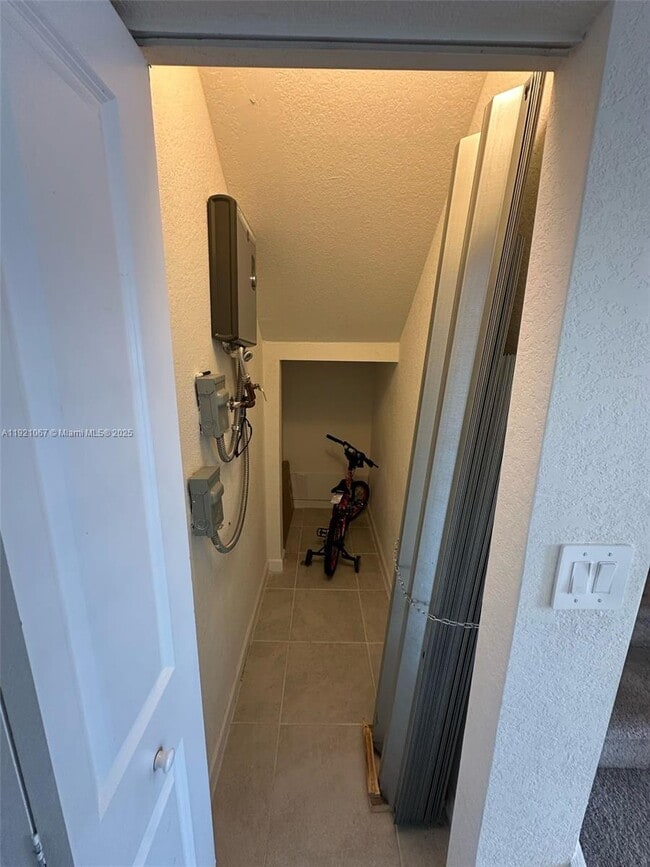 Building Photo - 3302 W 114th Terrace