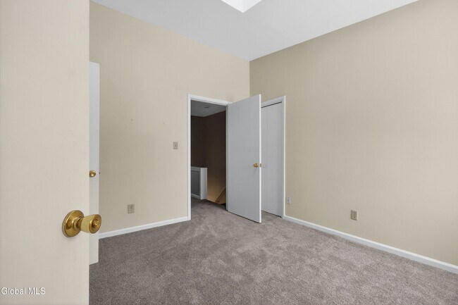 Building Photo - 17 Derby Dr