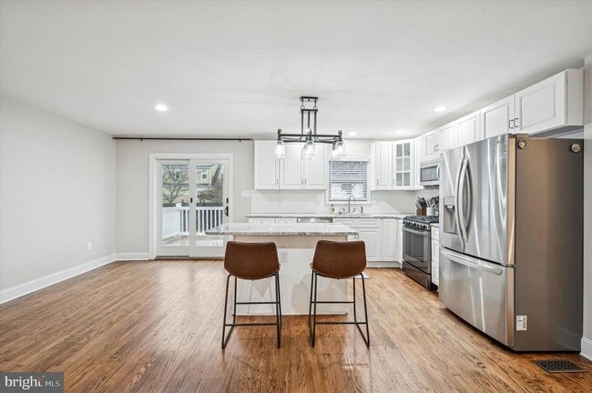 Building Photo - 607 Jackson Ave